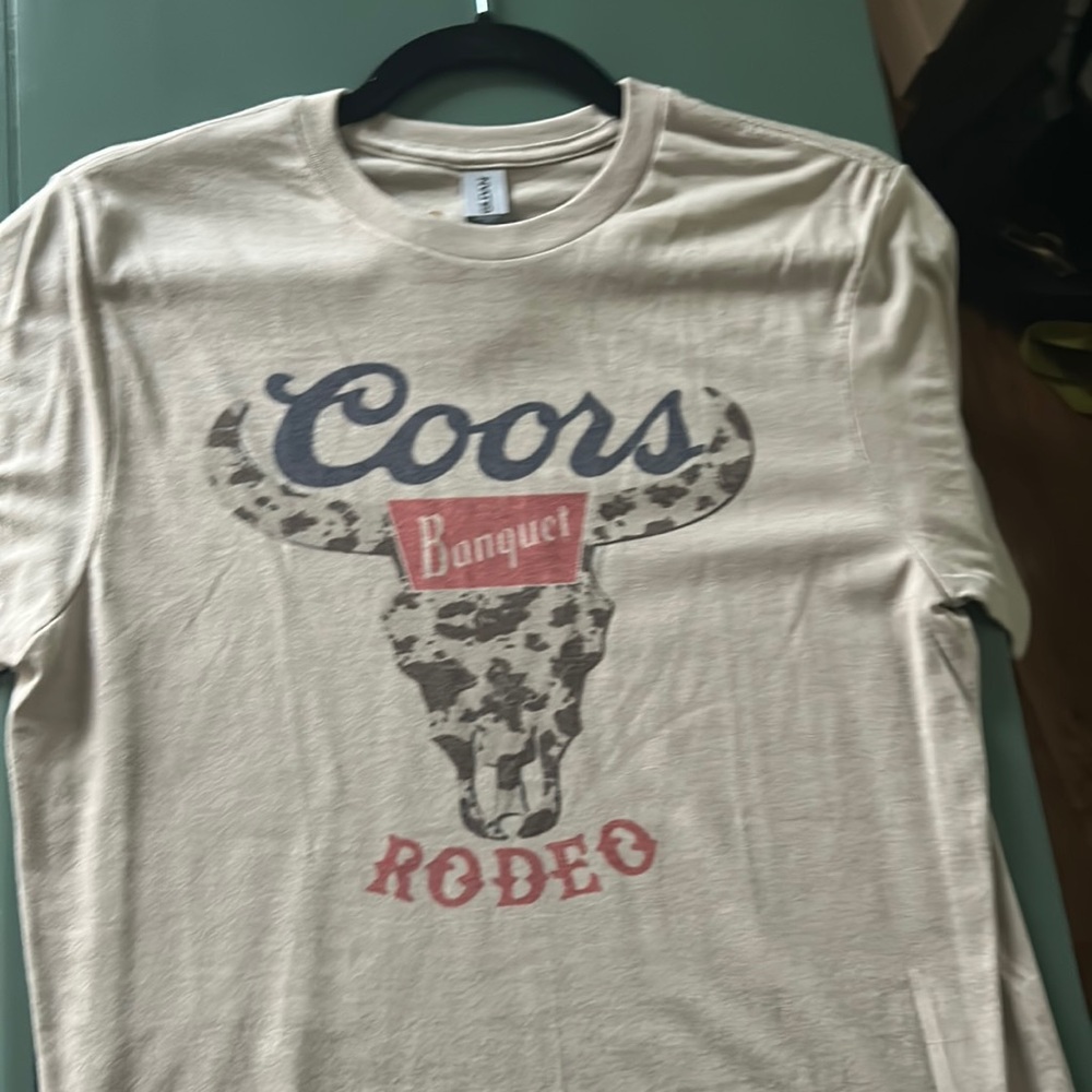 Women’s Short Sleeve Tee in Cream with Rodeo Graphic
